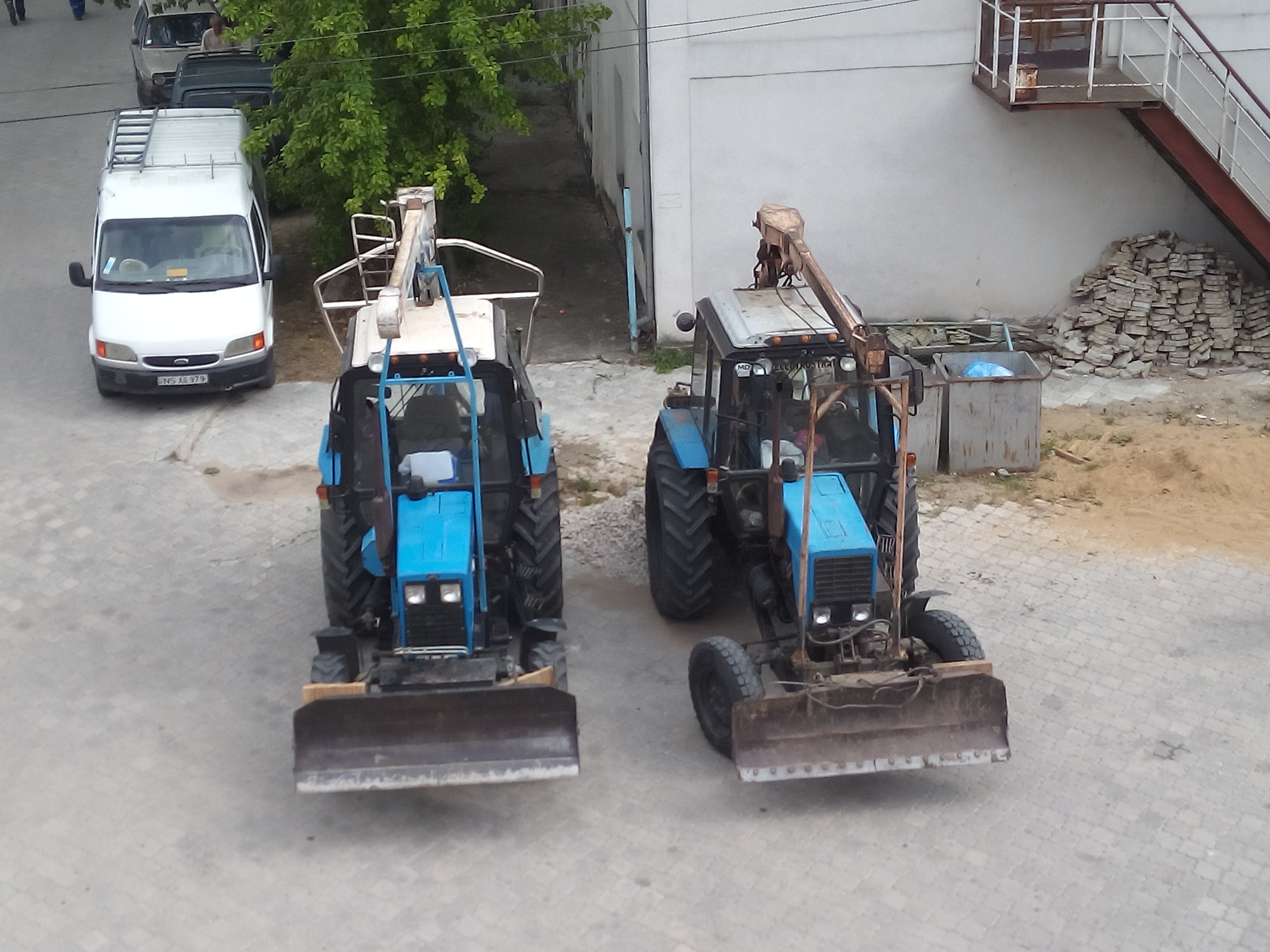 Tractoare cu burghiu și lamă